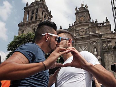 Las terapias de conversión, torturas que ya son delito