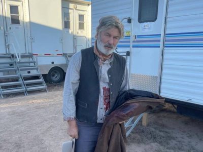 Retirarán cargo a Alec Baldwin por tiroteo en set