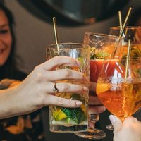 Con pocos ingredientes: cóctel de soju, la bebida coreana para compartir con amigos en verano