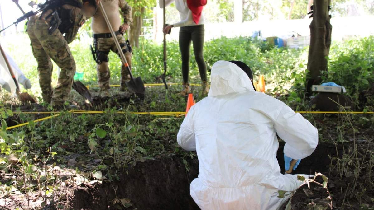 Fosas clandestinas en Tecomán, Colima