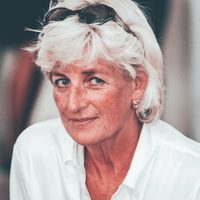 Un fotógrafo turco “revive” a personajes históricos. Así se ven Lady Di, Michael Jackson, John Lenno