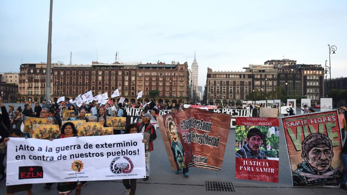 Protesta en el Zócalo por el asesinato de activistas