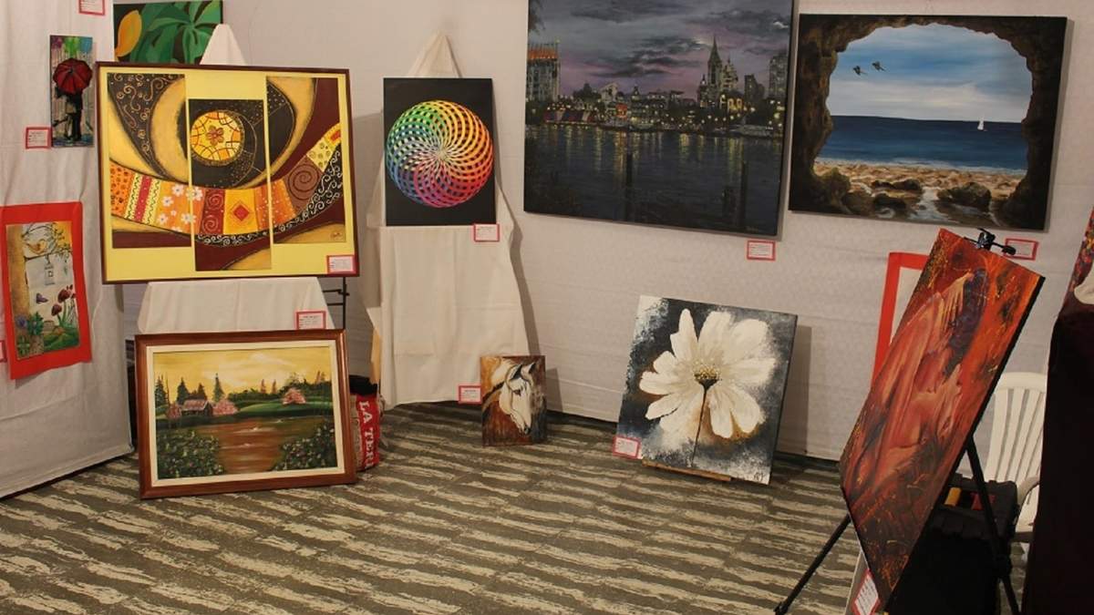 La Muestra Arte + Arte convoca anualmente a artistas de Zapala y la región. Fuente: (Daniel Signorile).