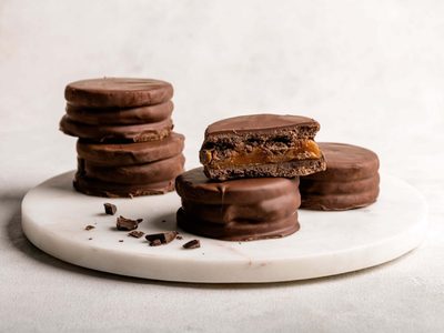 Con 1 solo huevo y una lata vacía: prepará estos deliciosos alfajores para disfrutar en Pascuas