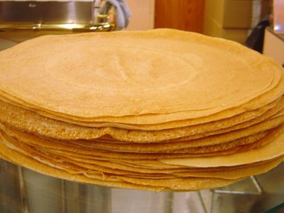Crepes: con solo 1 zanahoria y 1 huevo, prepará esta cena exprés y rellenalas con lo que más te guste