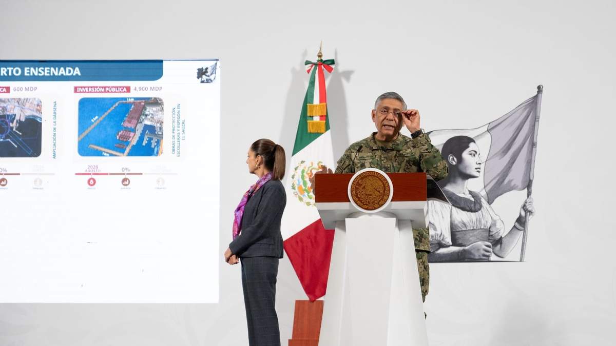 El secretario de Marina, almirante Raymundo Pedro Morales Ángeles, presenta el proyecto para la ampliación del puerto El Sauzal, Baja California, durante la mañanera del miércoles 23 de julio de 2025