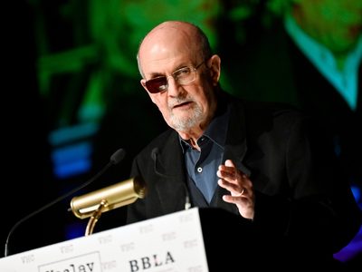 Salman Rushdie recuerda así el día que fue apuñalado