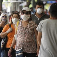 Bajaron los casos diarios de coronavirus, pero aumentaron los decesos en las últimas 24 horas