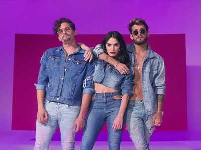 Lali Espósito, junto a Mau y Ricky, fuera del escenario de “La Voz”