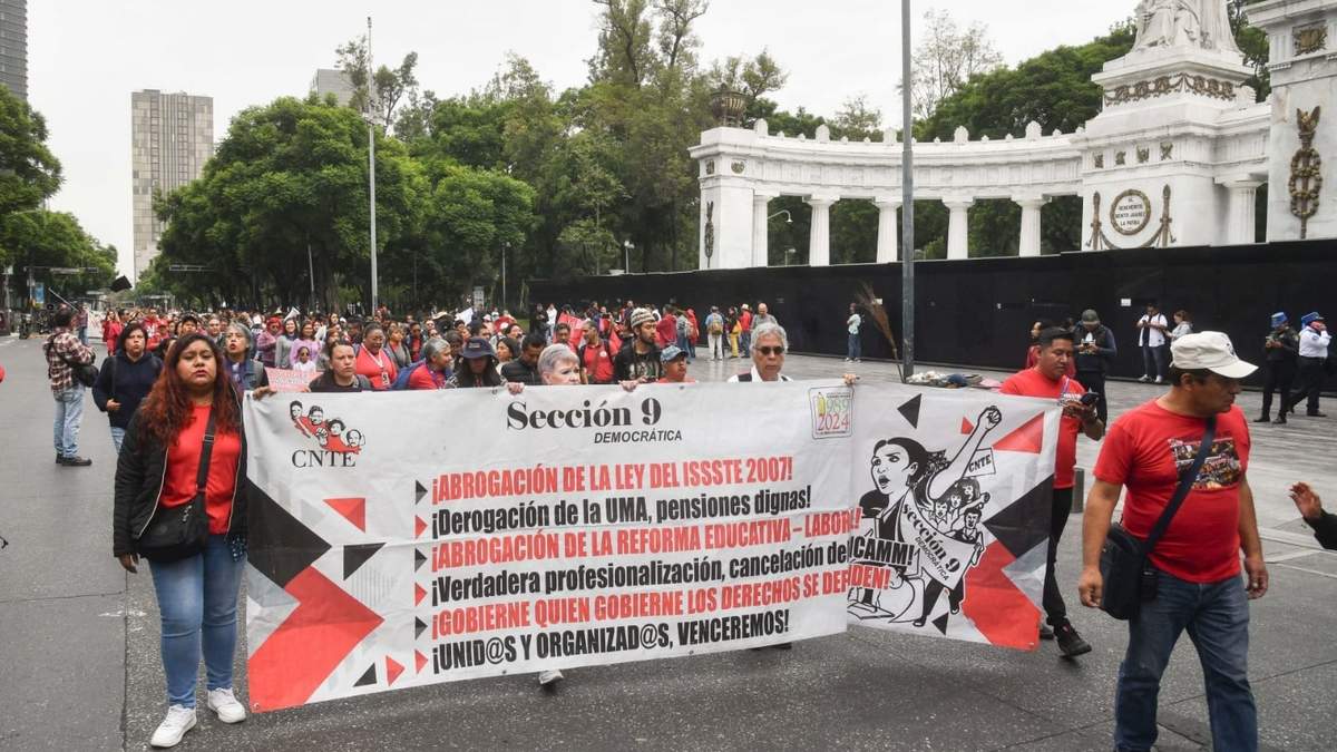 Maestros de la CNTE partieron del Hemiciclo a Juárez