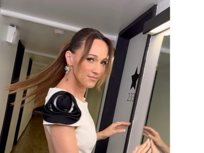 Vero Lozano entrena con fuerza a los 55: sumá su rutina con peso centrada en abdominales