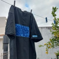 Cómo sacarle partido a esa básica remera negra que no sabés cómo combinar: así podés crear los mejores looks