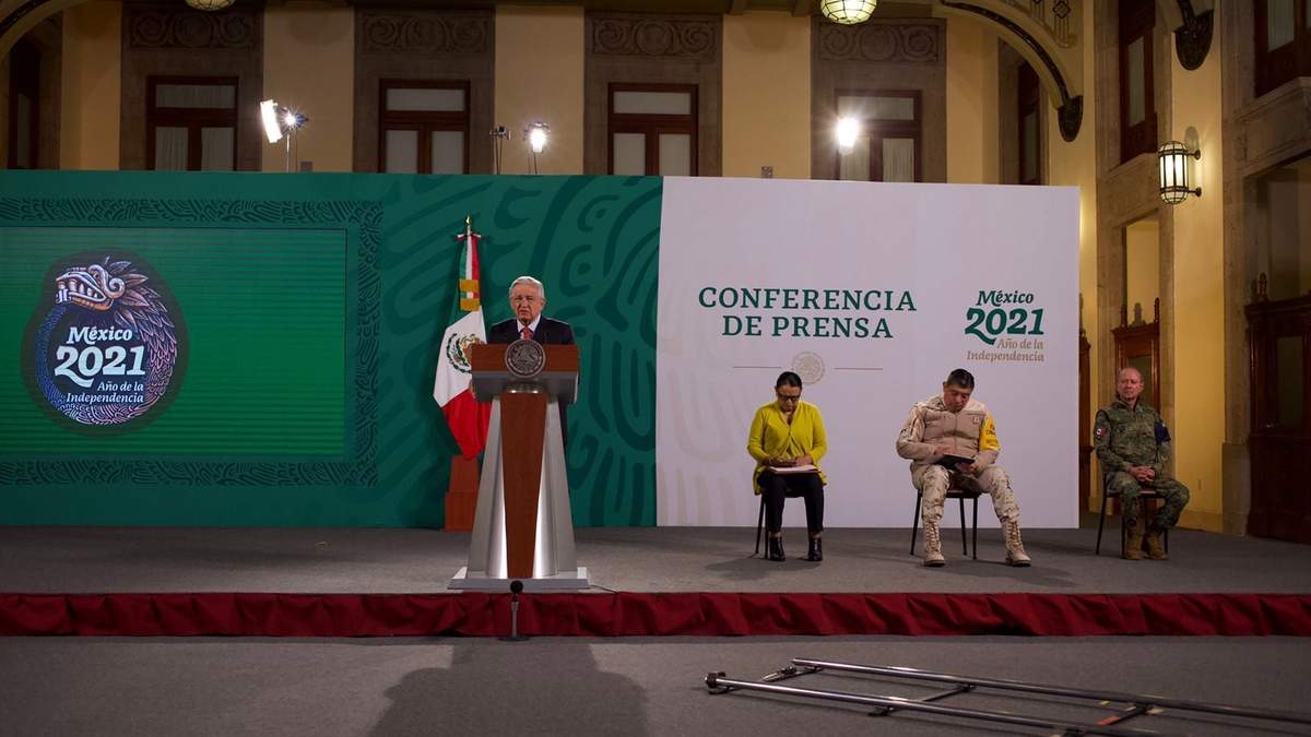 El mandatario con los responsables de la seguridad del país