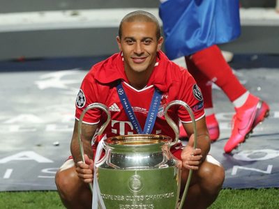 El Liverpool y el Manchester United batallan por Thiago Alcántara