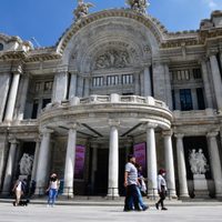 Un extranjero enfrenta proceso penal por grafitear la fachada del Palacio de Bellas Artes