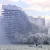 El icónico hotel Mandarin Oriental de Miami es demolido tras 25 años en pie (Videos)