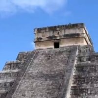 #LadyKukulkán no subió a la pirámide para esparcir cenizas de su esposo, aclara el INAH