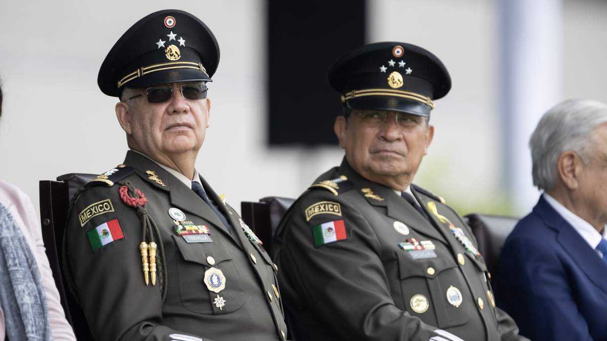 General Ricardo Trevilla Trejo durante desfile militar