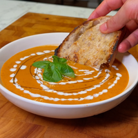 Se viene el frío y con solo 4 ingredientes podés preparar esta sopa crema de tomate que todos te van a pedir siempre