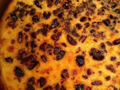 Fainá de queso y aceitunas negras: un manjar para disfrutar en pocos minutos
