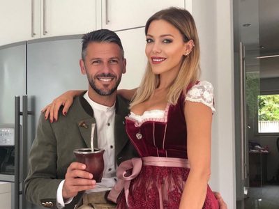 Bajo los rayos del sol, Evangelina Anderson y Martín Demichelis encendieron la web con este material