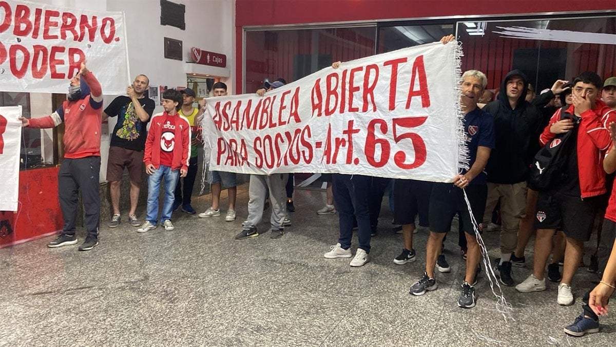 Los socios de Independiente siguen estallando