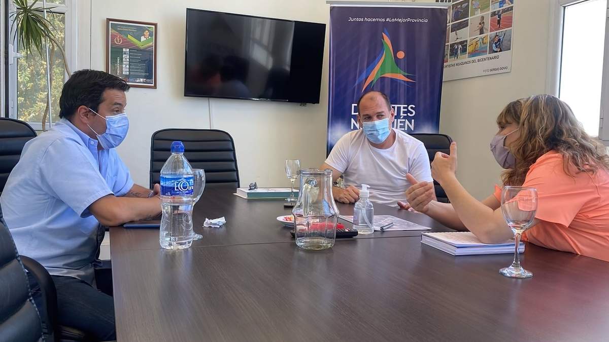 Las autoridades de Zapala junto a la ministra de Deportes. Fuente: (Twitter)