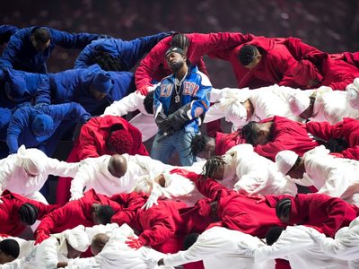 Kendrick Lamar da un histórico show de medio tiempo en el Super Bowl con "Not Like Us"