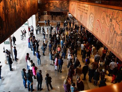 Sindicalistas toman San Lázaro y Mesa Directiva decreta receso
