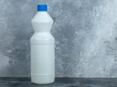 Juntá los envases de plástico vacíos y creá este hermoso proyecto para ponerle onda a tu jardín sin gastar un peso