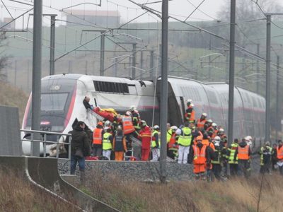 Descarriló un tren en Francia que llevaba 348 pasajeros