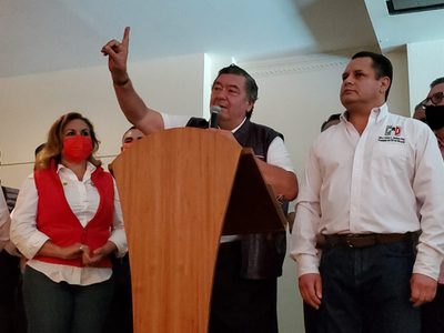 Se factura la alianza PRI-PAN-PRD en Baja California; líder priista se va con Hank Rhon