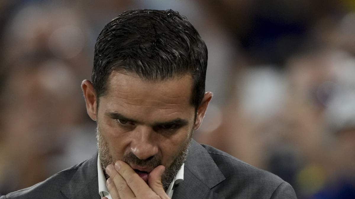 El técnico de Boca Juniors, Fernando Gago,durante el partido contra Alianza Lima