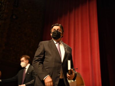 Napoleón Gómez Urrutia cancela su presentación de libro ante protestas de mineros en Zacatecas