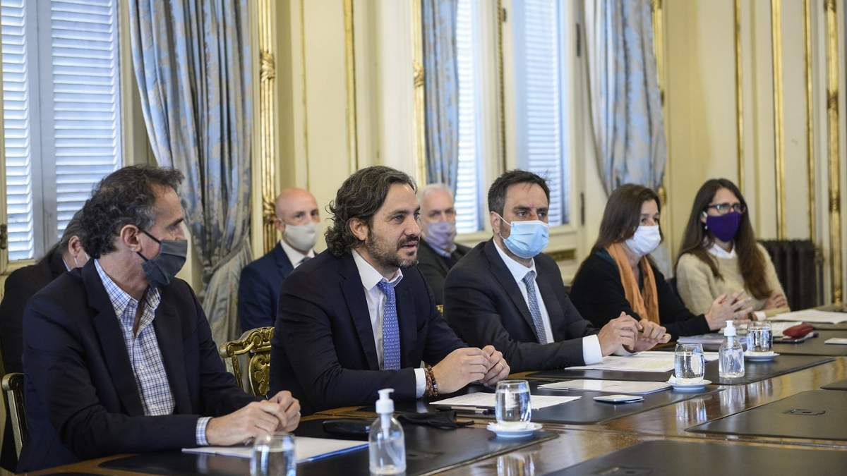 El jefe de Gabinete, Santiago Cafiero, junto a algunos ministros. Fuente: (Twitter)