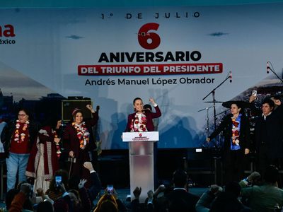 Sheinbaum dialoga con integrantes de su gabinete sobre polos de desarrollo