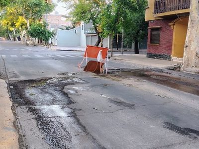 Vecinos de Ciudad piden por la reparación urgente de una importante pérdida de agua