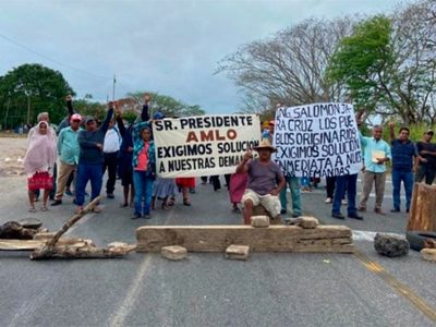 Comunidades bloquean Carretera Transistmica en protesta por visita de John Kerry a Oaxaca