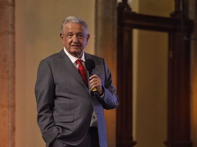 AMLO sale en defensa del Partido Podemos, califica de indignante campaña de conservadores