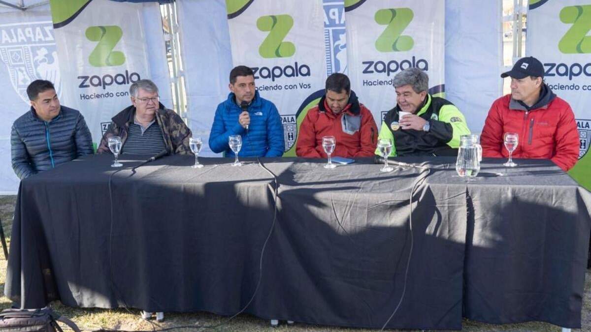 Rally del Petróleo y los Dinosaurios, en la zona sur del país. Fuente: (Facebook)