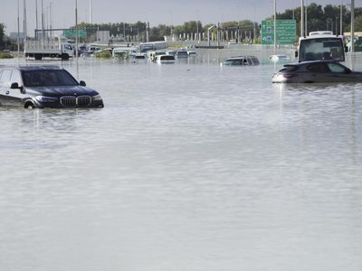 Una tormenta deja las lluvias más intensas registradas en Emiratos Árabes