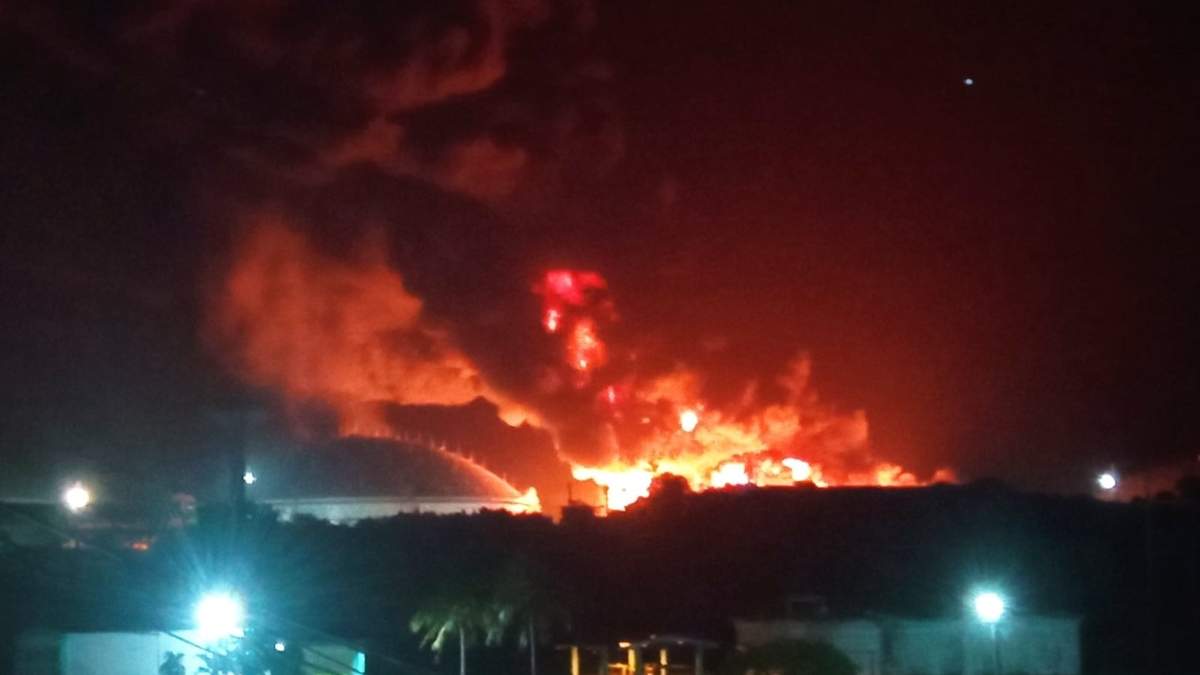 El incendio en un depósito de petróleo