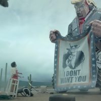 La hilarante batalla de Trump contra inmigrantes (Video)