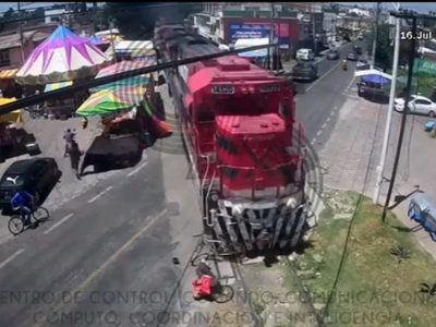 Tren embiste a un ciclista en Papalotla, Tlaxcala (Video)