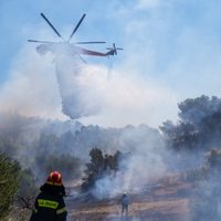 Los incendios en Grecia avanzan hacia la histórica ciudad de Olimpia