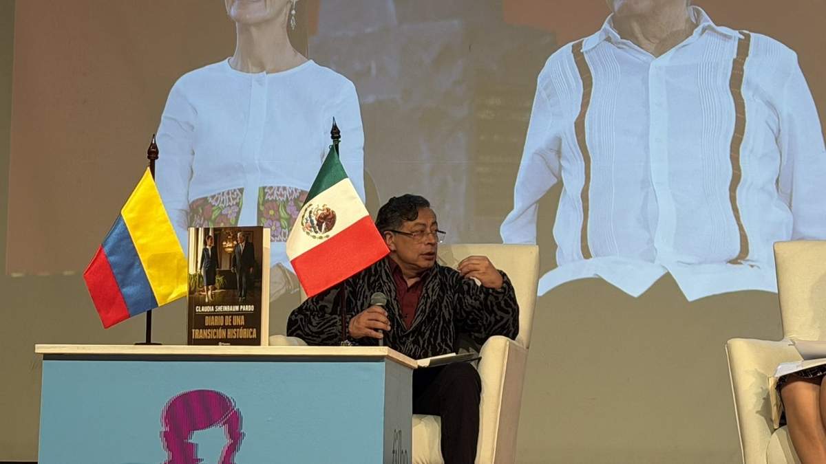 Conservatorio en Bogotá sobre el libro de la presidenta Claudia Sheinbaum