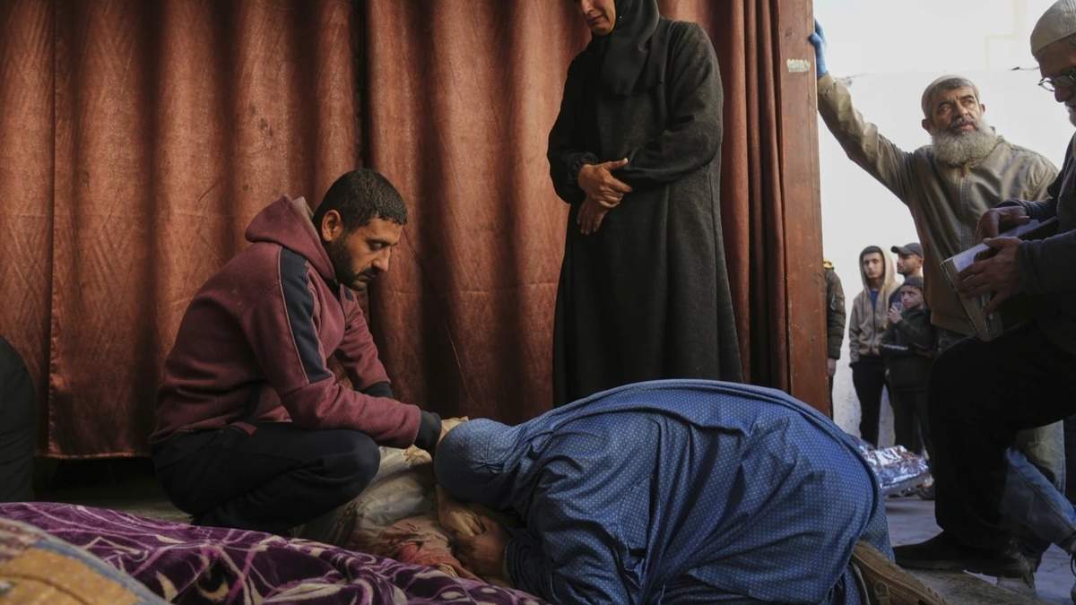 Ataques israelíes matan a decenas en Gaza mientras Egipto ofrece una propuesta de alto el fuego