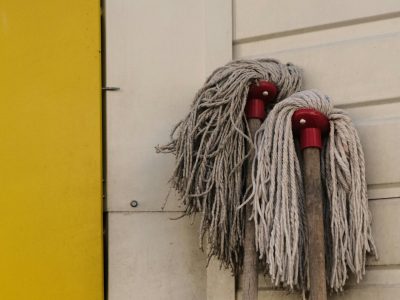 El truco con el que conseguirás mantener la mopa súper blanca