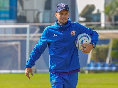Cruz Azul da ultimátum a Anselmi, pero el argentino ya viaja a Europa