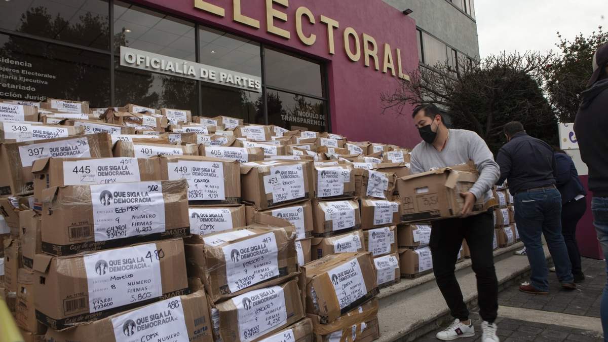 Recopilación de firmas para la consulta de revocación de mandato